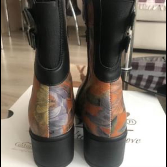 Boots - Picture 3 of 3